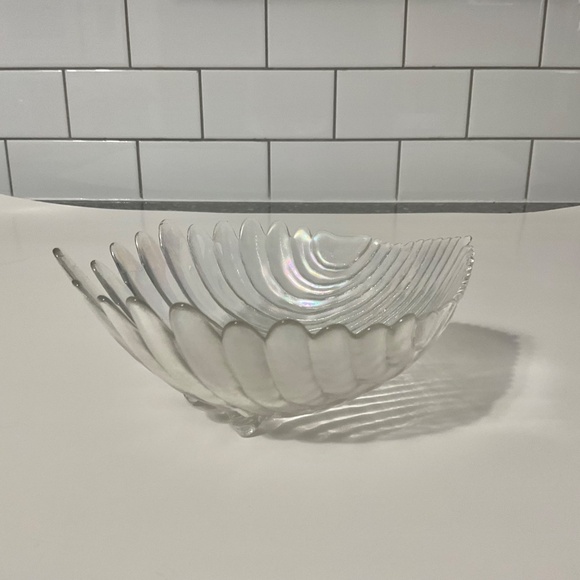 VTG Glass Shell Shaped Footed Bowl Scalloped Edge Fan Shaped - Picture 2 of 8
